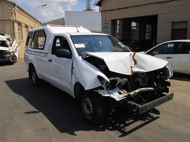 salvage cars toyota hilux #2